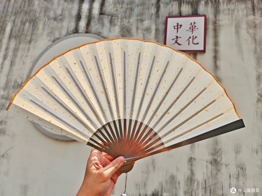 刚柔并济的东方美学:费戈轻风茄头钛扇