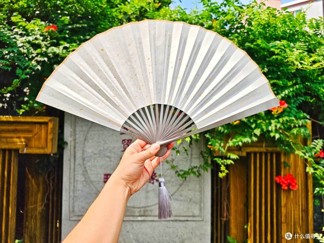 刚柔并济的东方美学:费戈轻风茄头钛扇