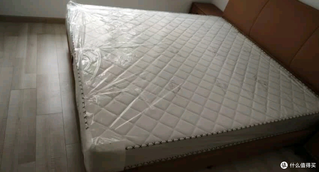 慕胜乳胶椰棕独立弹簧席梦思床垫：20cm厚护脊承托，开启深度睡眠