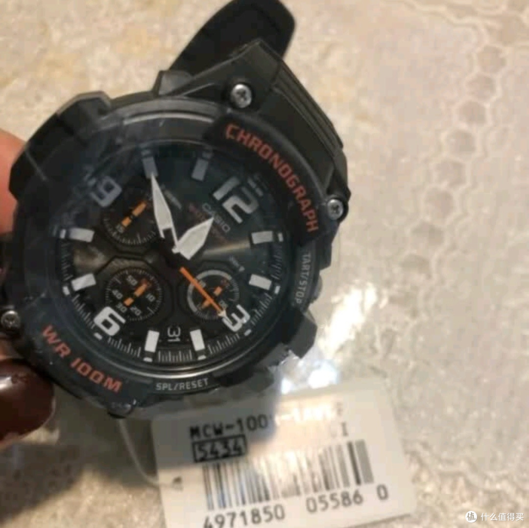 卡西欧AQ-S810W-1A光动能防水运动电子表:科技与实用并存