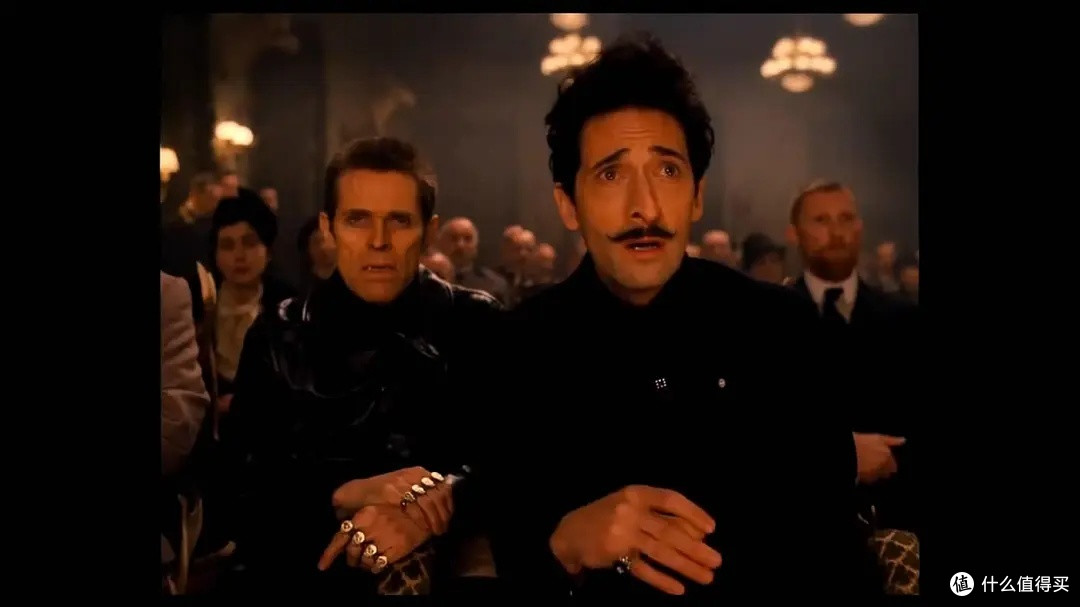 《布达佩斯大饭店》，一场停不下来的华丽舞会