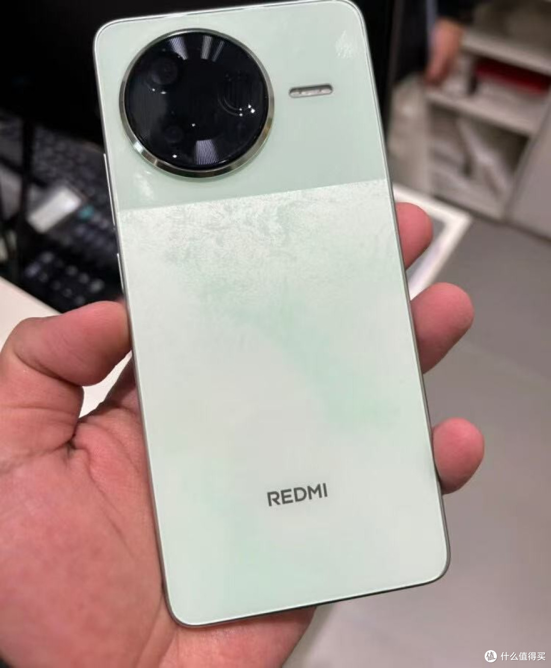 小米果断“发飙”，骁龙8Gen3+2K屏+6550mAh，雷军能给的都给了
