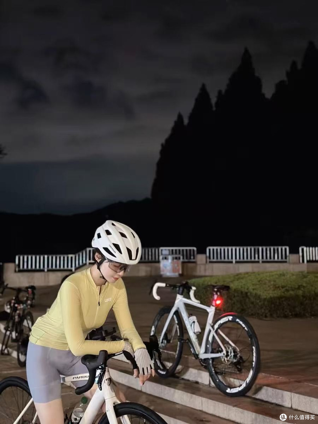 春季骑行,你与女神只差一件UKE骑行服