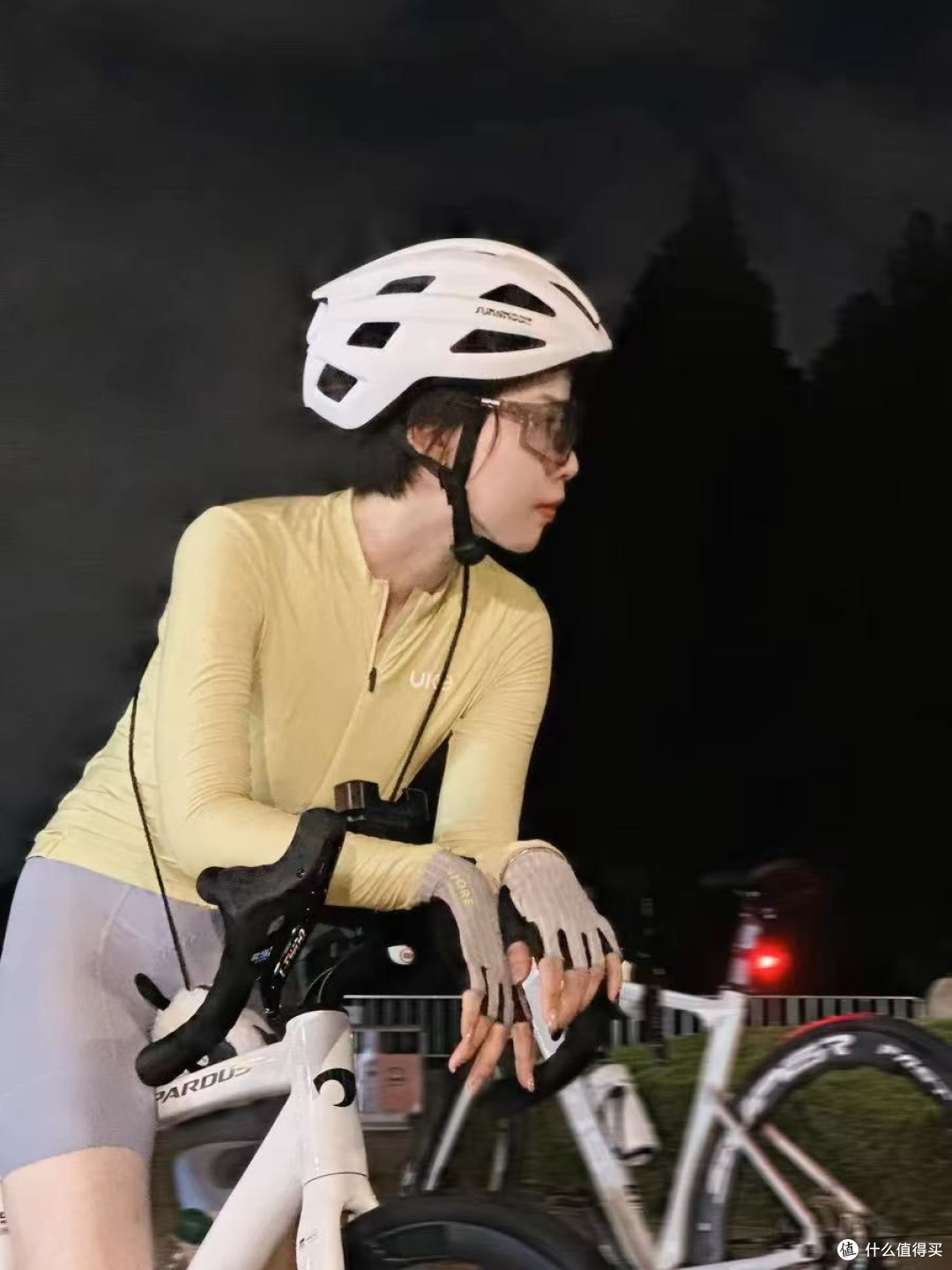 春季骑行,你与女神只差一件UKE骑行服