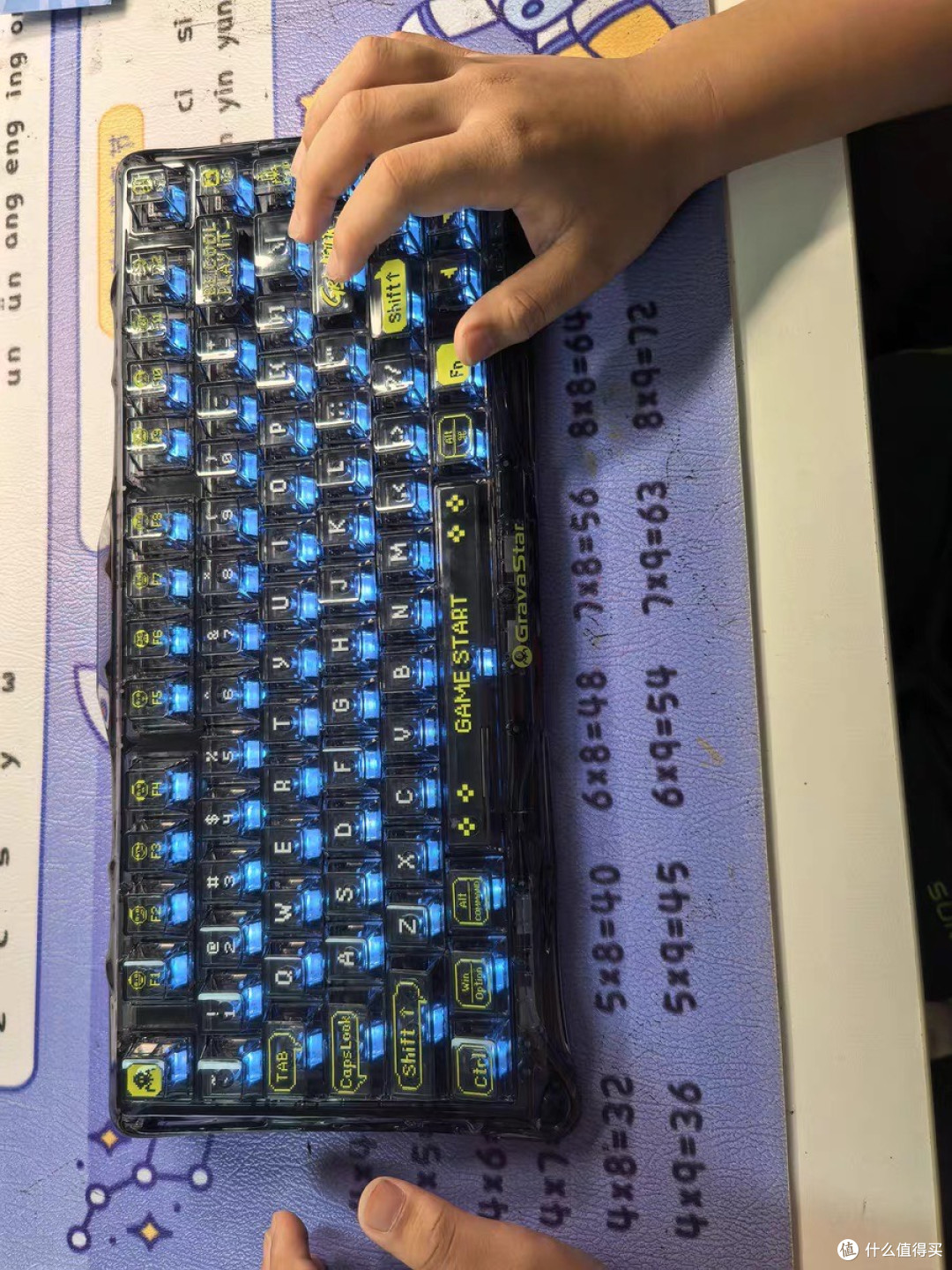 必须给你们唠唠我最近入手的重力星球破茧75机械键盘,真的太香了