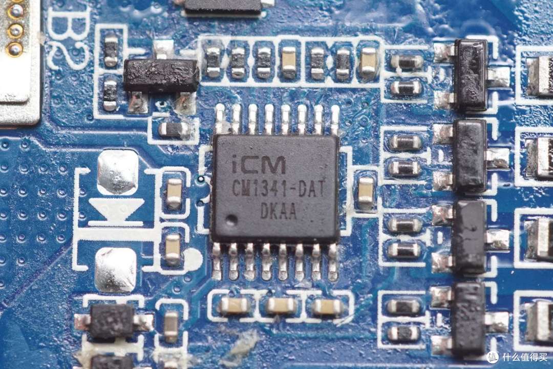 自带USB-C线还配置1A1C接口,一加150W超级闪充移动电源拆解