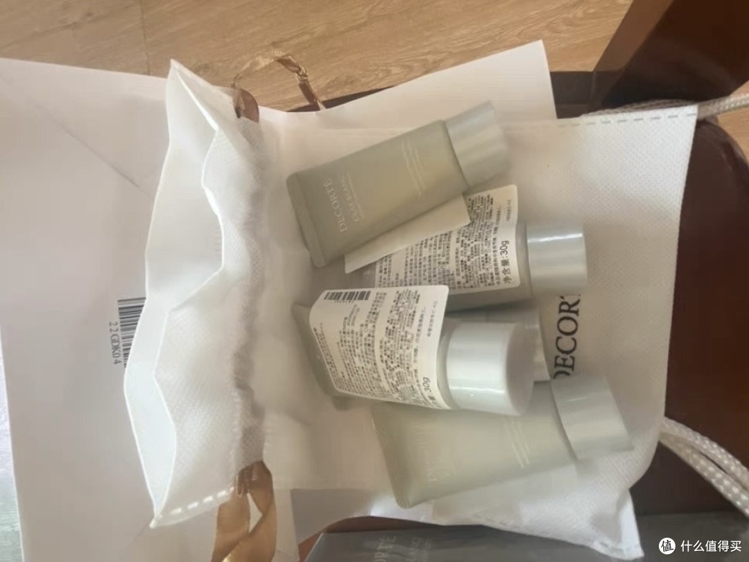 天然白泥与植物精华的洁面选择