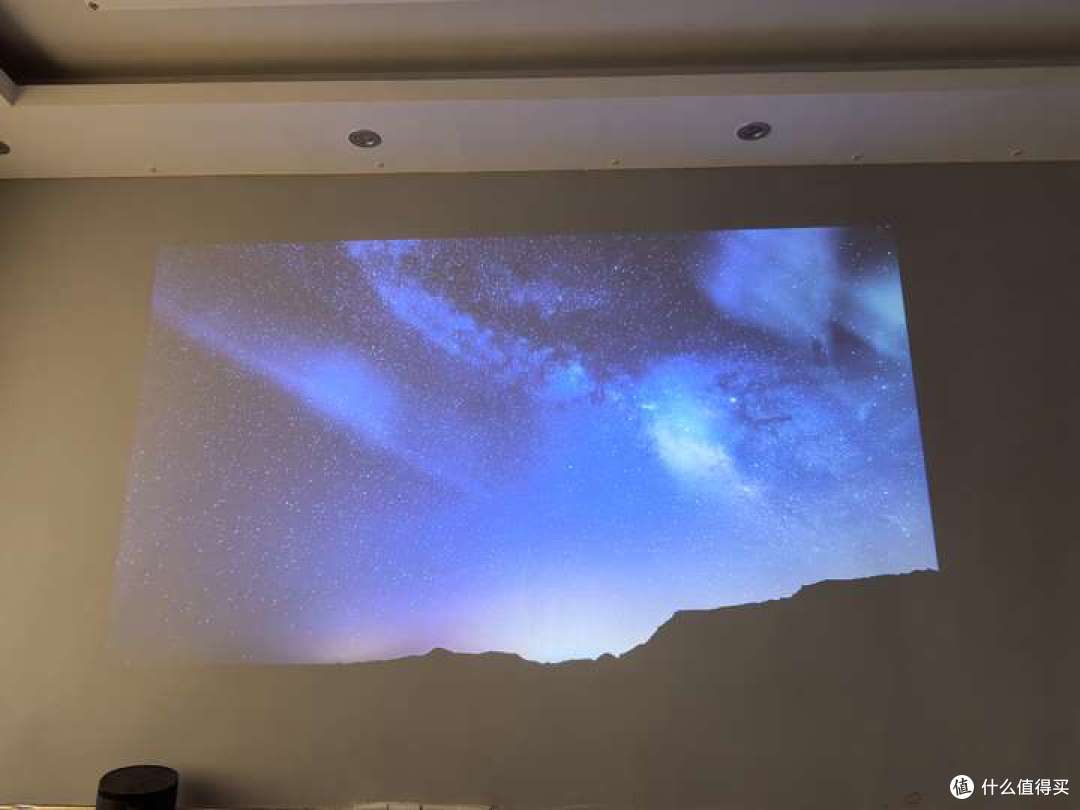 2025年618家用投影仪怎么选?大眼橙C2 Air高亮版怎么样?