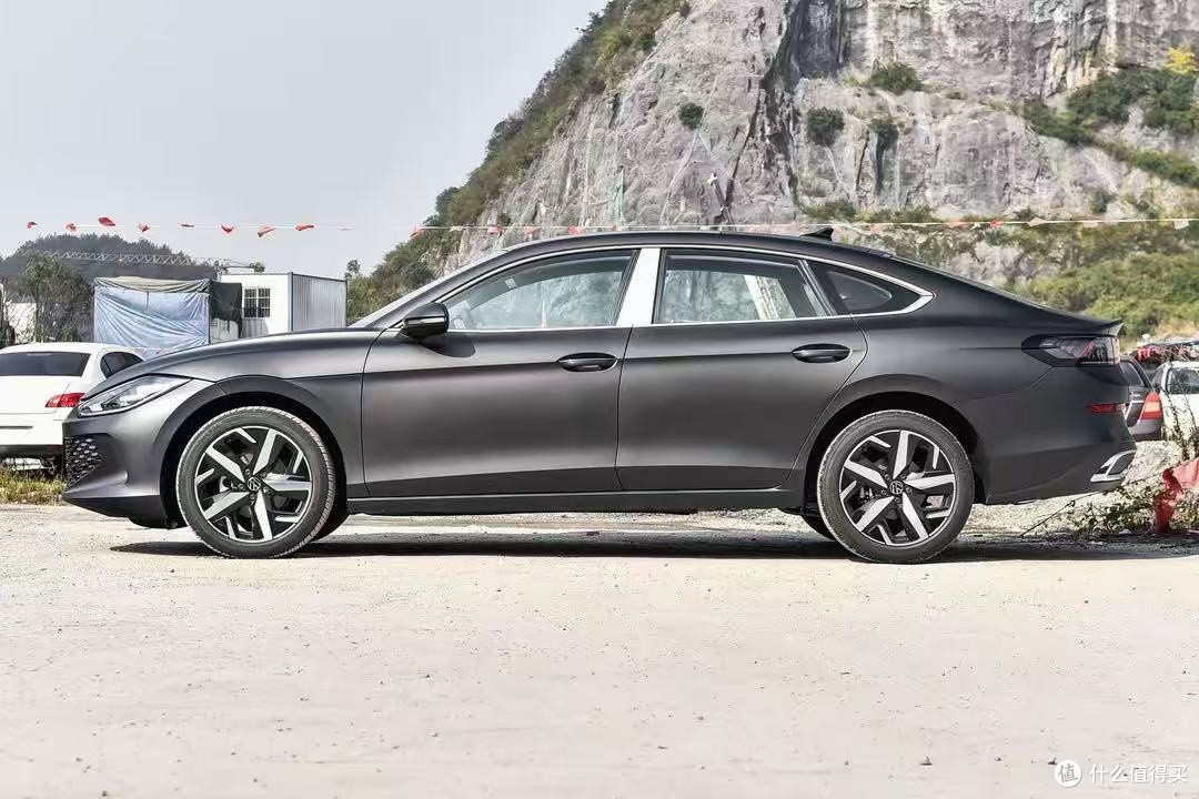 2025款凌渡L 280TSI DSG酷辣PLUS版上市
