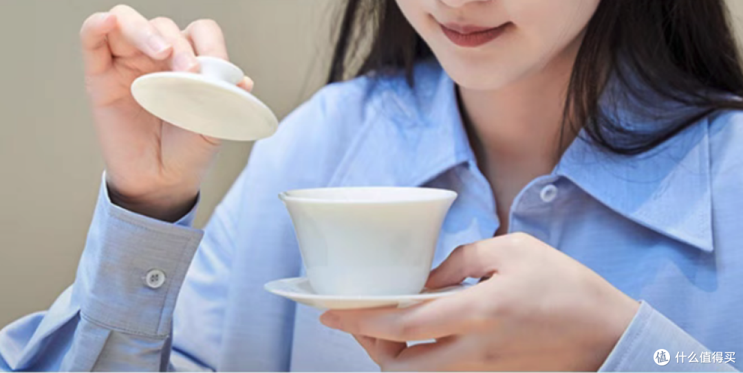 口感盲测实录,碧潭飘雪小蓝罐VS张一元茉莉花茶,你会为谁买单?