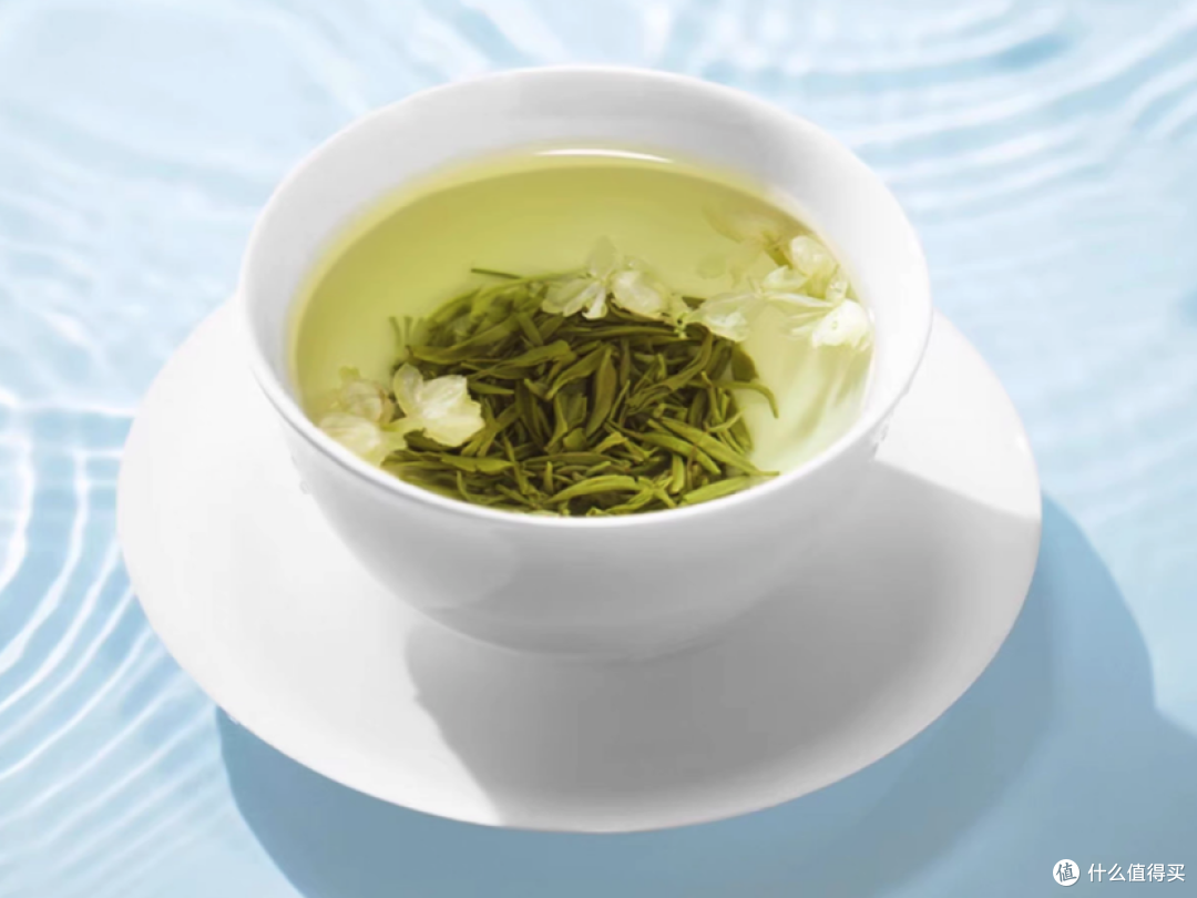 口感盲测实录,碧潭飘雪小蓝罐VS张一元茉莉花茶,你会为谁买单?
