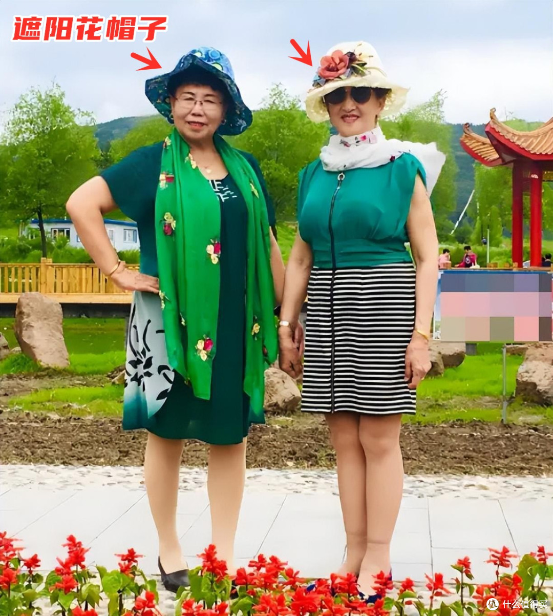 中国式大妈穿搭“重灾区”:丝袜配凉鞋,戴花帽,穿花衣!你是吗