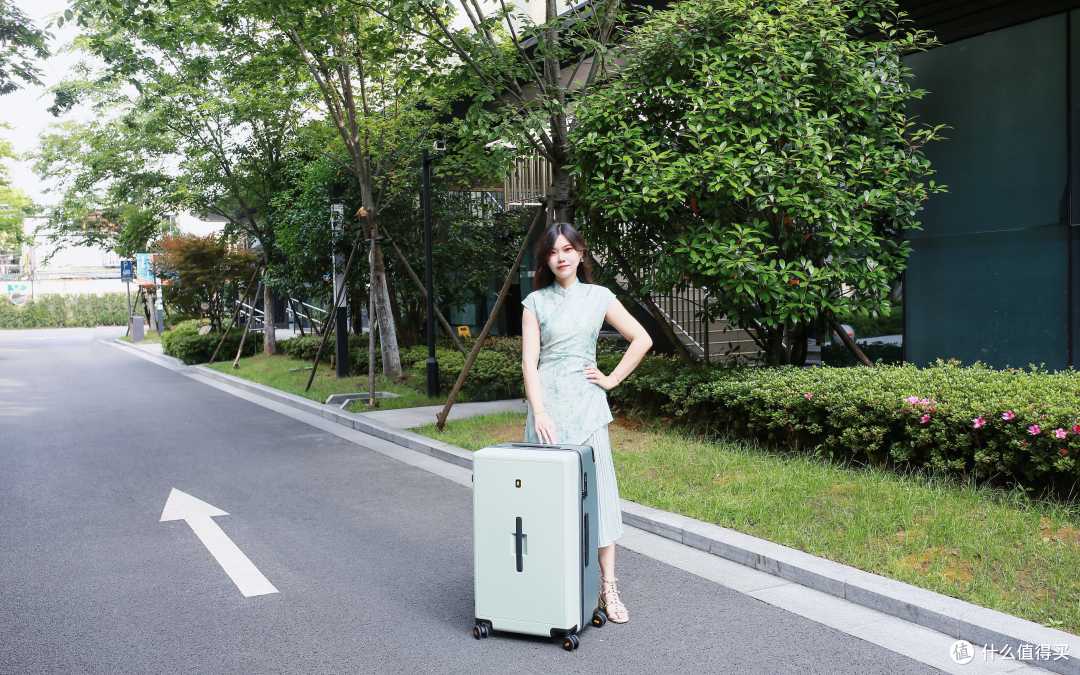 好物集合帖|扫地机器人、油烟机、人体工学椅、拉杆箱,用得上头