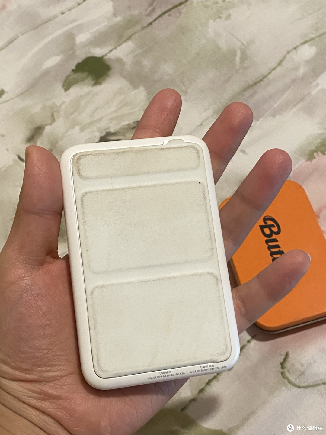 轻薄10000毫安磁吸充电宝