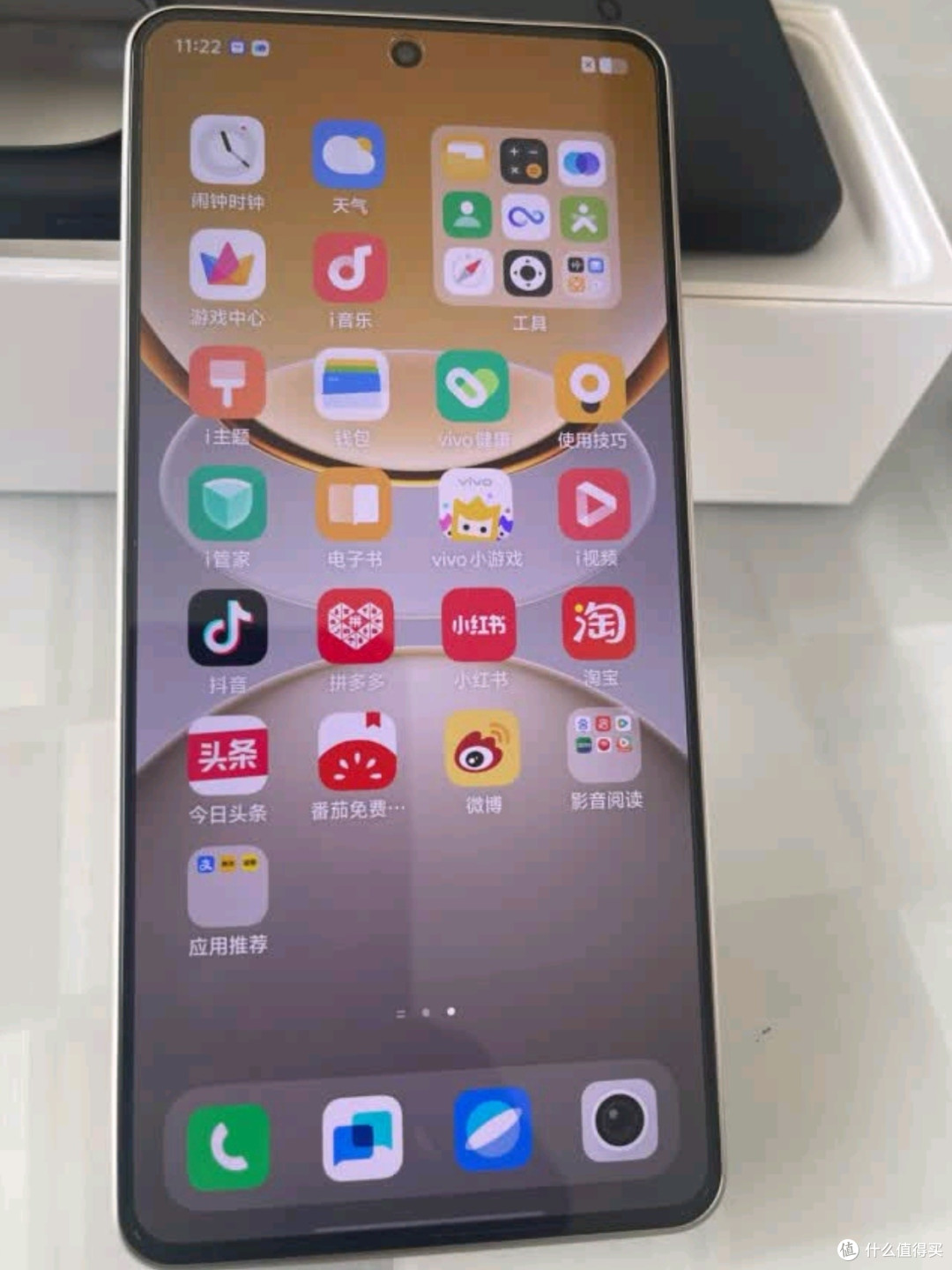 vivo Y300 GT：沙漠金辉映，超能续航与军工品质的完美融合