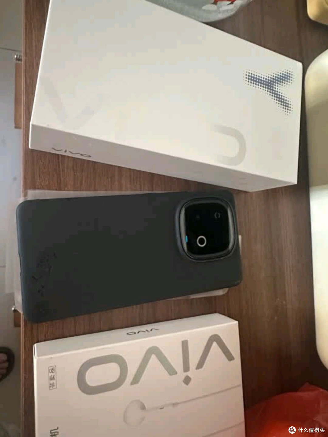 vivo Y300 GT：沙漠金辉映，超能续航与军工品质的完美融合