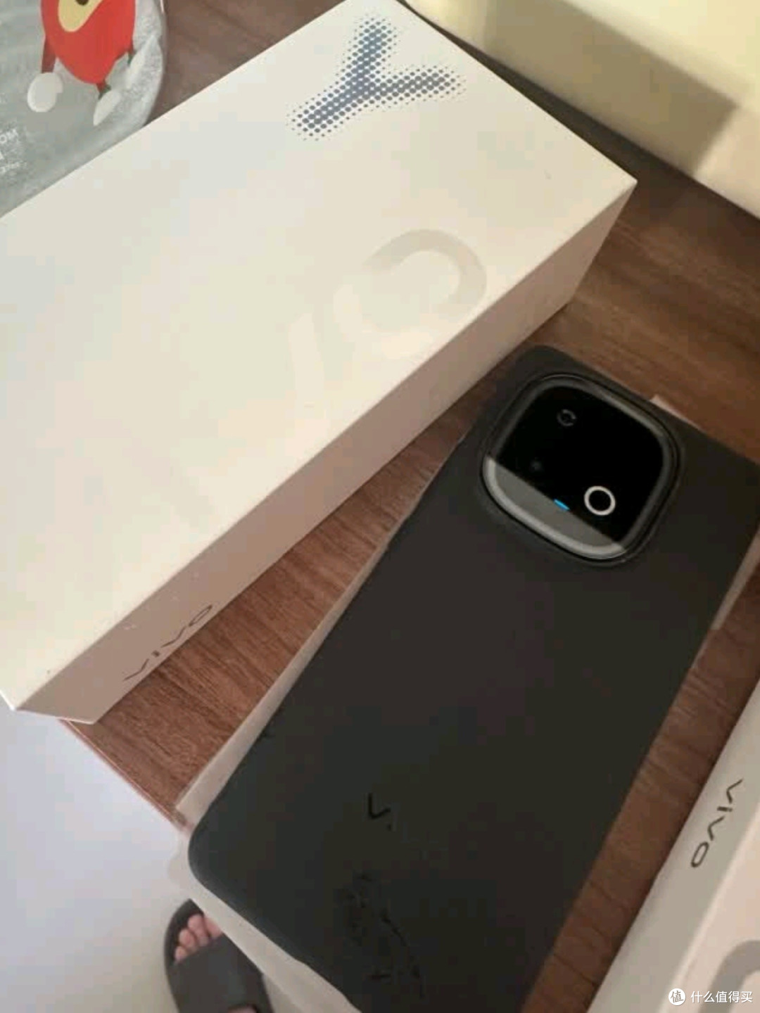 vivo Y300 GT：沙漠金辉映，超能续航与军工品质的完美融合