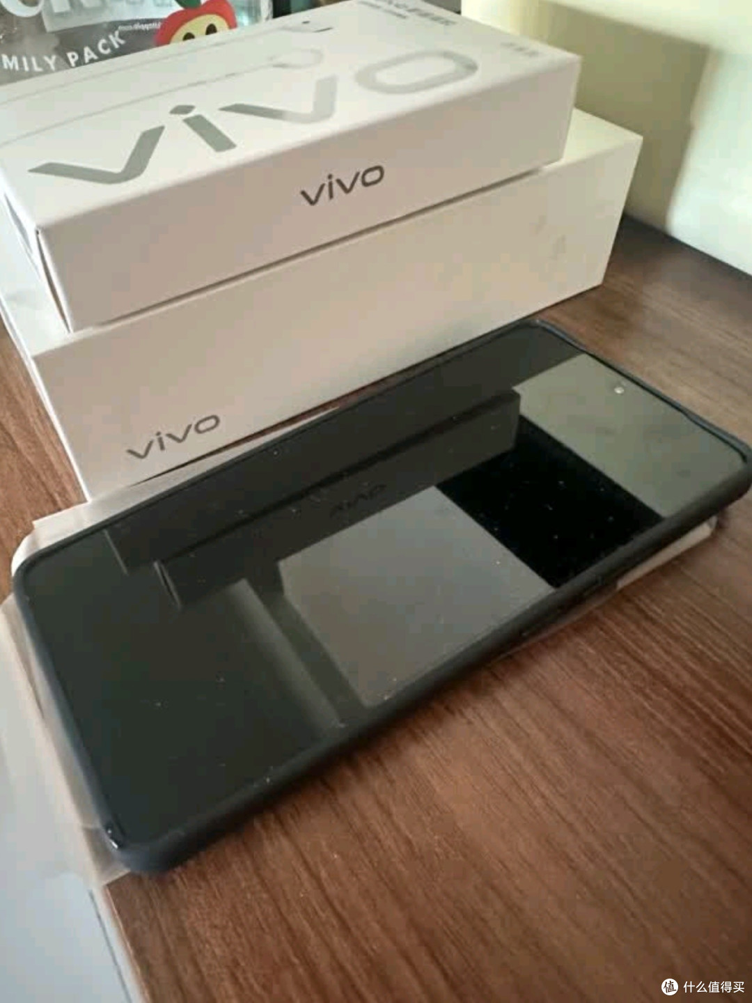 vivo Y300 GT：沙漠金辉映，超能续航与军工品质的完美融合