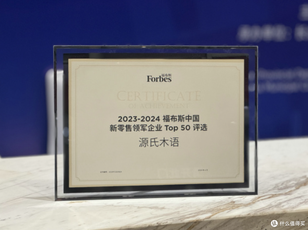 源氏木语沙发：以实木风范重塑客厅休闲格调