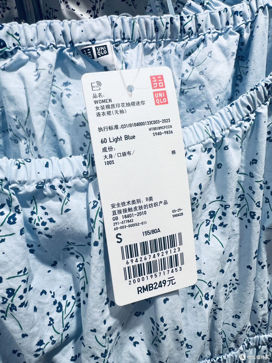 解构主义、科技极简与自然共生:2025 夏季三大品牌的时尚哲学!