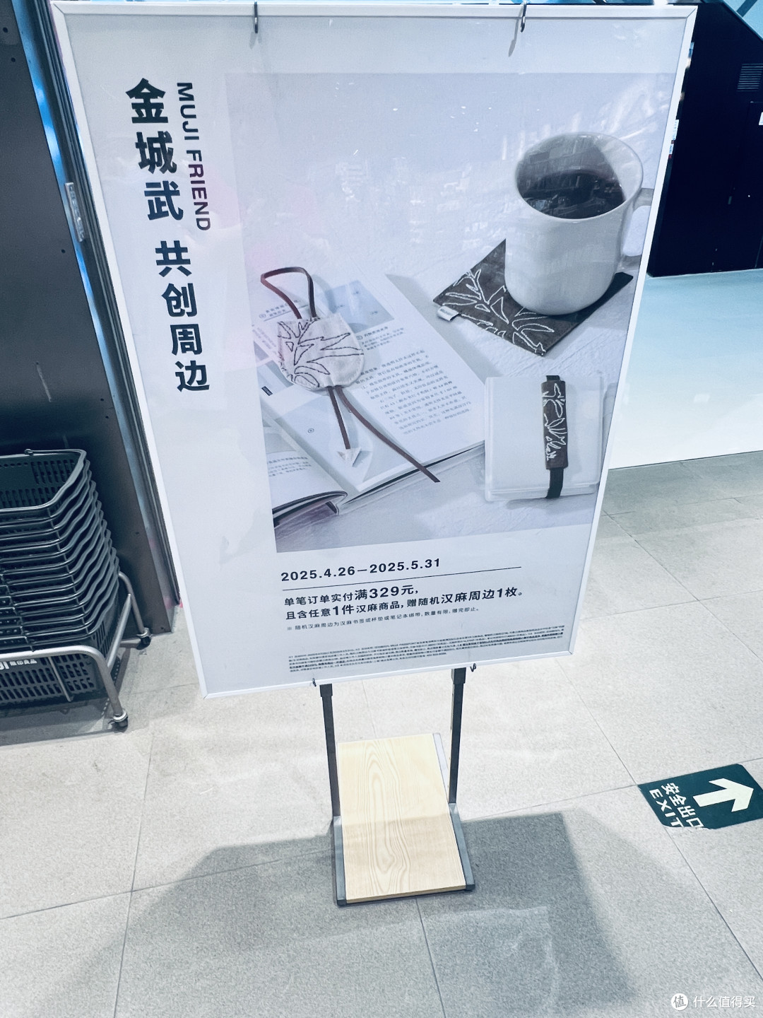 解构主义、科技极简与自然共生:2025 夏季三大品牌的时尚哲学!