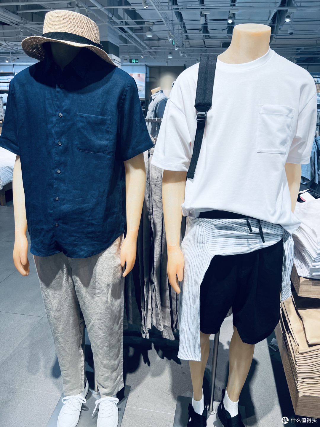 解构主义、科技极简与自然共生:2025 夏季三大品牌的时尚哲学!