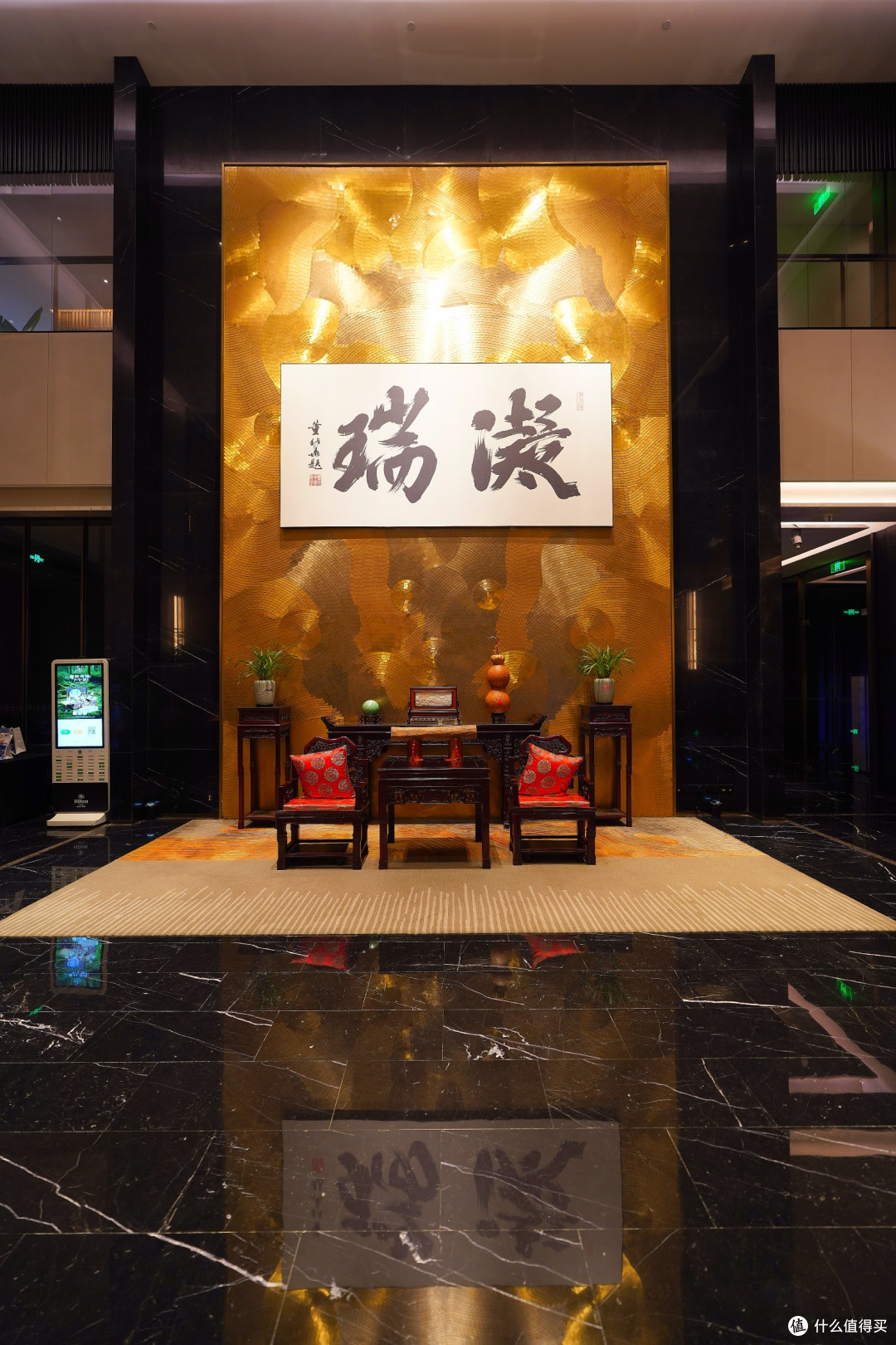 现代地标建筑里的红色国风 - 嘉兴希尔顿酒店 行政套房体验