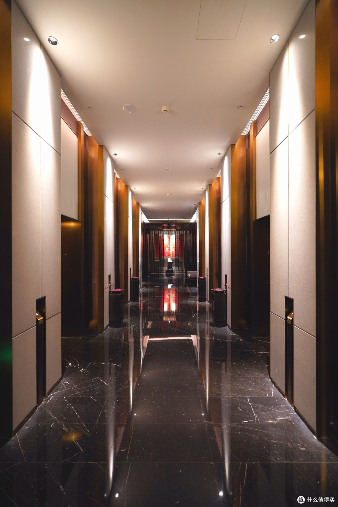 现代地标建筑里的红色国风 - 嘉兴希尔顿酒店 行政套房体验