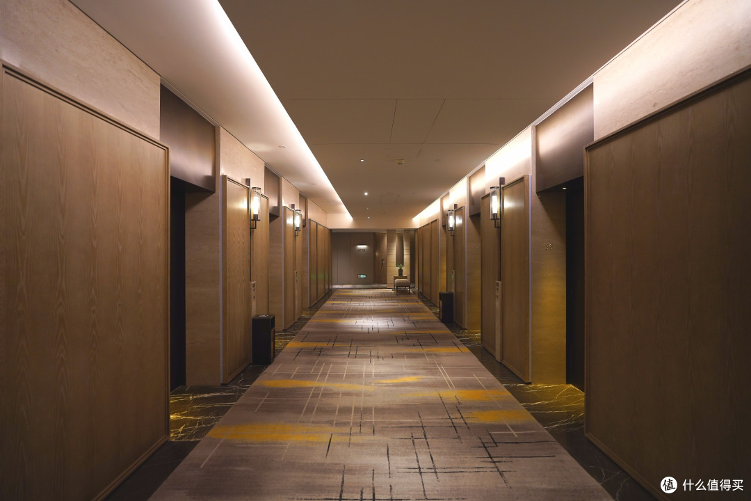 现代地标建筑里的红色国风 - 嘉兴希尔顿酒店 行政套房体验