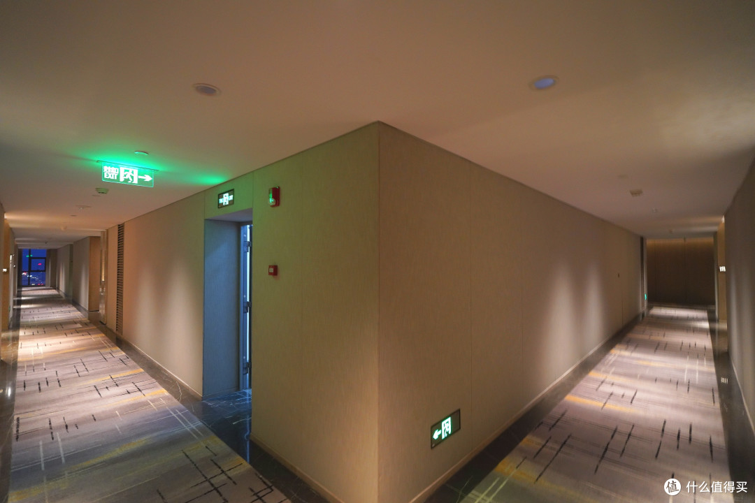 现代地标建筑里的红色国风 - 嘉兴希尔顿酒店 行政套房体验