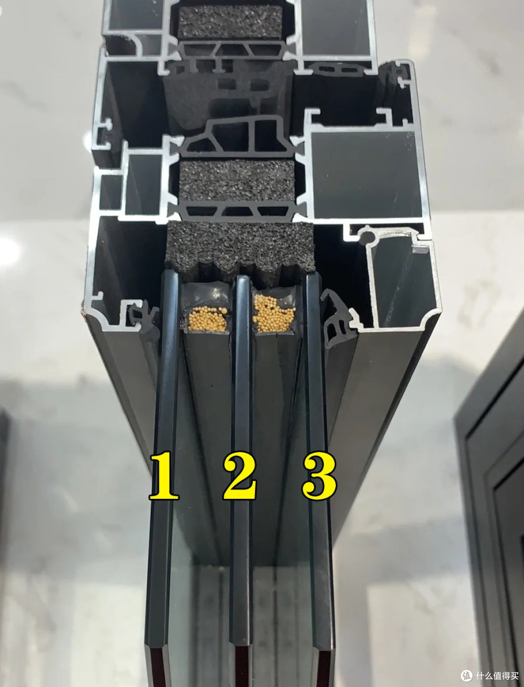 同一栋楼,为什么西户早卖光了,东户却无人问津?你知道原因吗?
