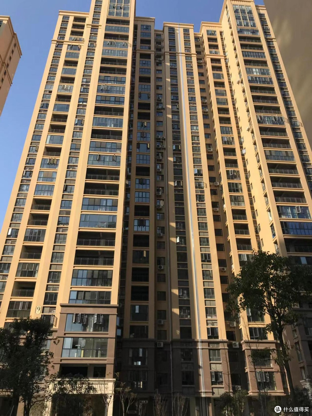 同一栋楼,为什么西户早卖光了,东户却无人问津?你知道原因吗?