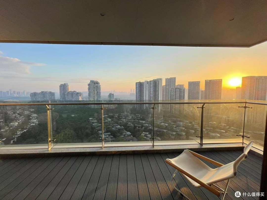 同一栋楼,为什么西户早卖光了,东户却无人问津?你知道原因吗?