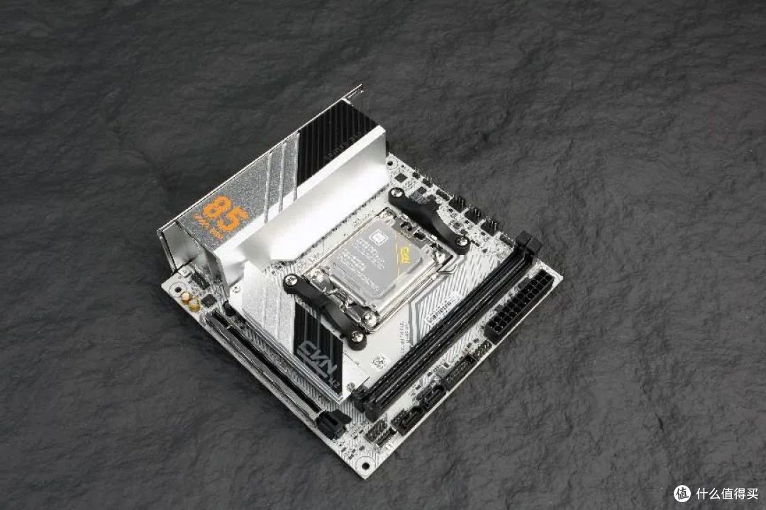 锐龙小钢炮——七彩虹CVN B850I GAMING FROZEN登陆舰测试