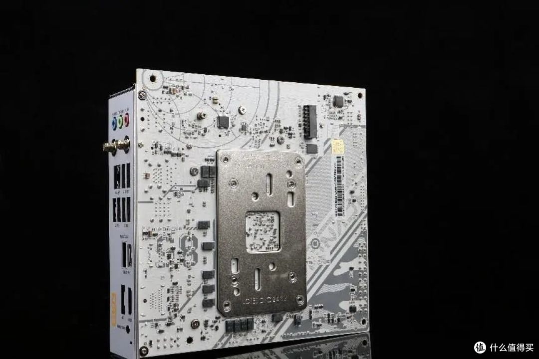 锐龙小钢炮——七彩虹CVN B850I GAMING FROZEN登陆舰测试