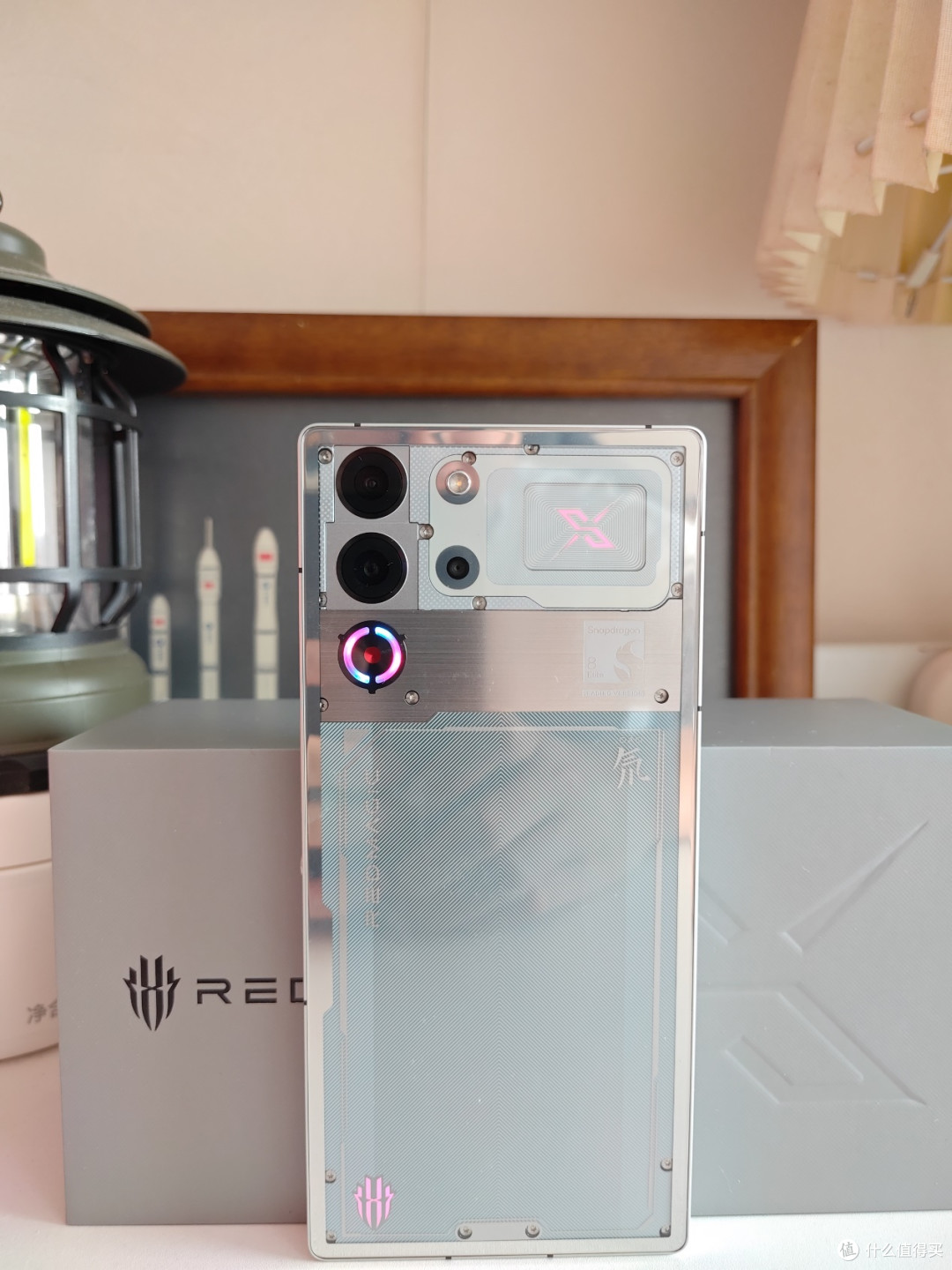 红魔10S Pro+氘锋银翼版:游戏手机开始重新定义移动体验边界