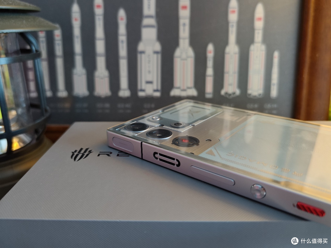 红魔10S Pro+氘锋银翼版:游戏手机开始重新定义移动体验边界