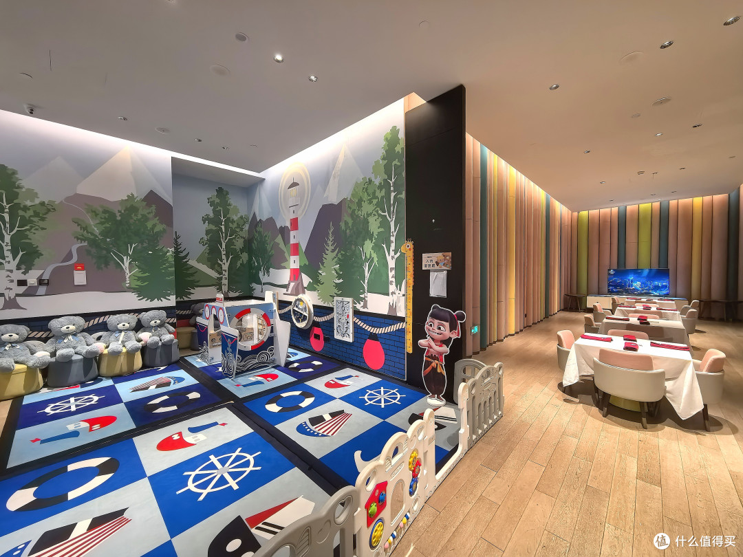现代地标建筑里的红色国风 - 嘉兴希尔顿酒店 行政套房体验