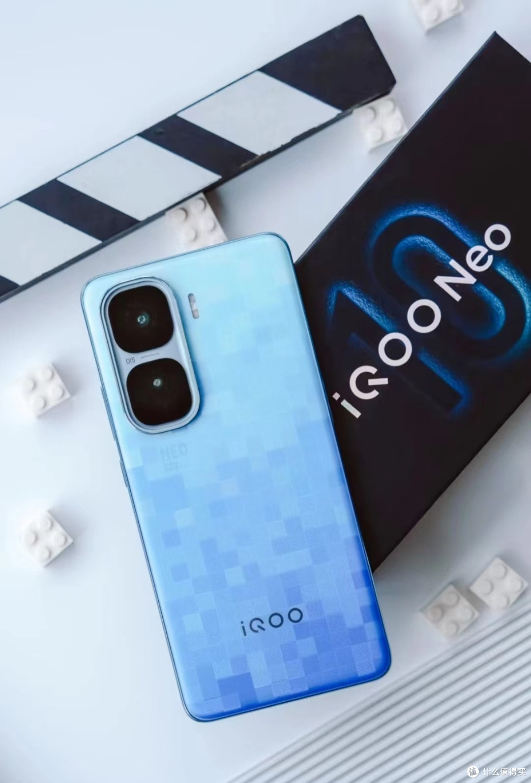 iQOO Neo10 Pro+ 超级像素配色:独特外观,强大性能