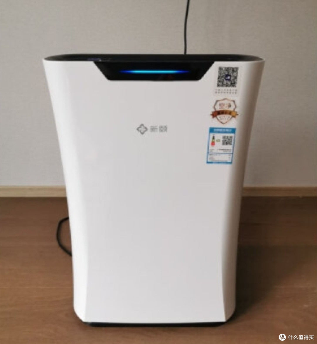 新颐小白 2.0 空气净化器:都市精致生活的空气守护精灵