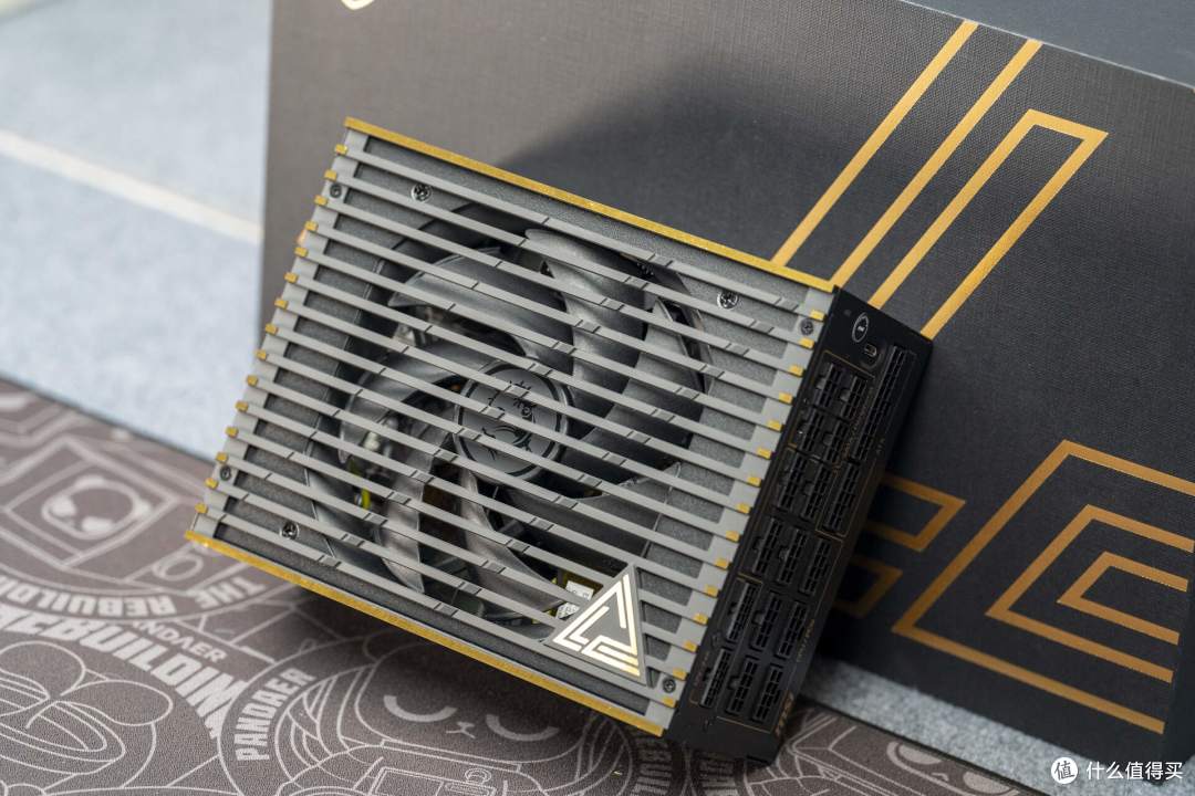 微星 MEG Ai1600T PCIE5 电源评测:高端玩家的新宠儿