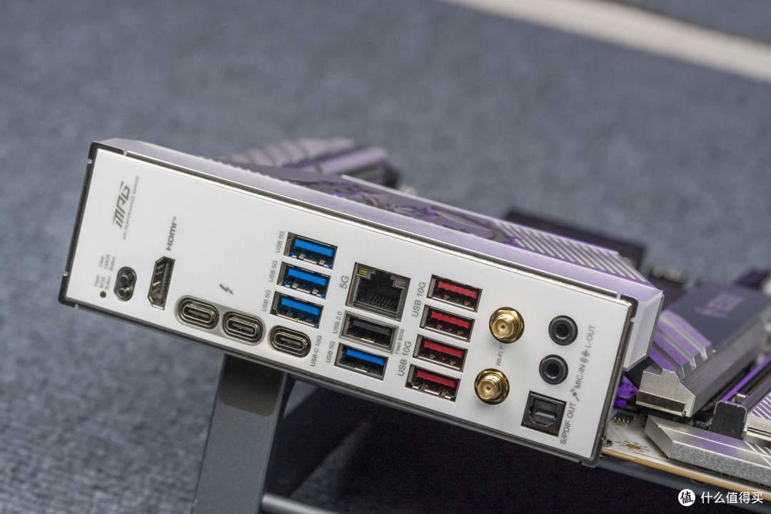 微星 MEG Ai1600T PCIE5 电源评测:高端玩家的新宠儿