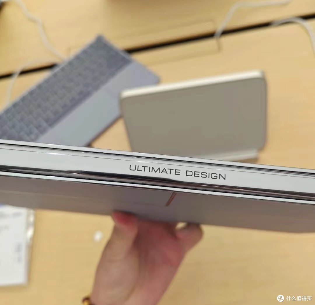 华为 MateBook Fold:23999 元起,值还是不值?