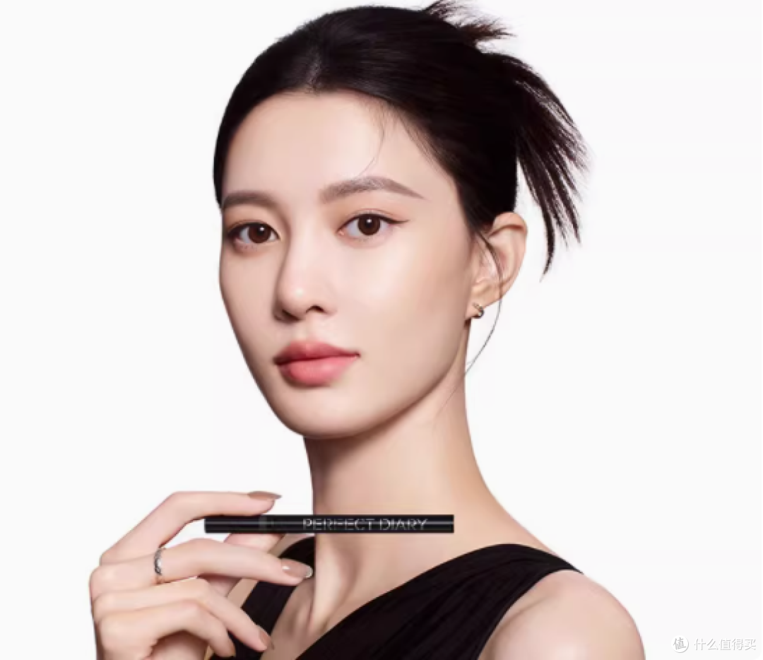 完美日记极细灵巧眼线液笔弯头——勾勒你的精致电眼传奇