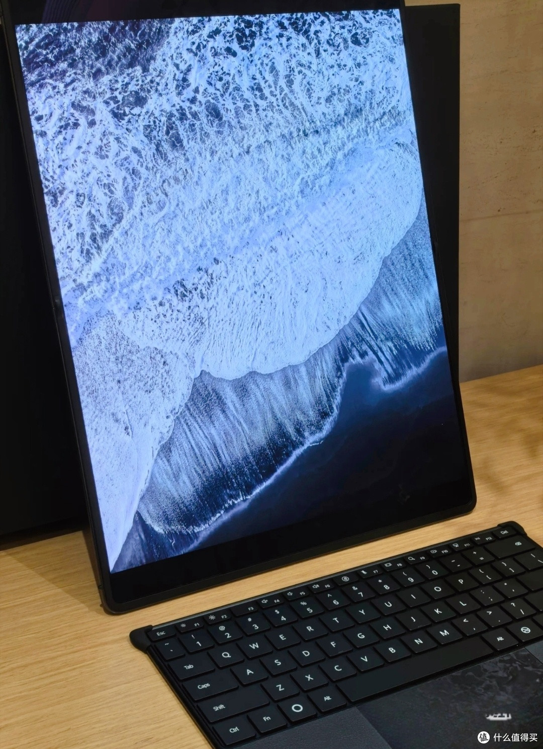 华为 MateBook Fold：23999 元起的价格，值吗？