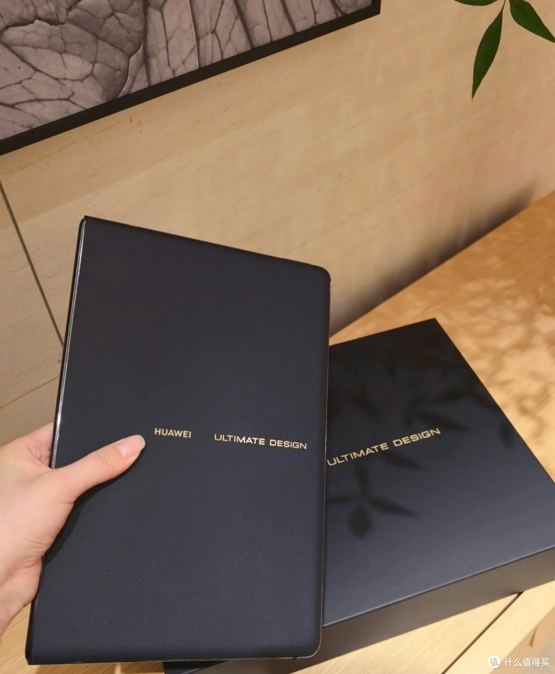 华为 MateBook Fold：23999 元起的价格，值吗？