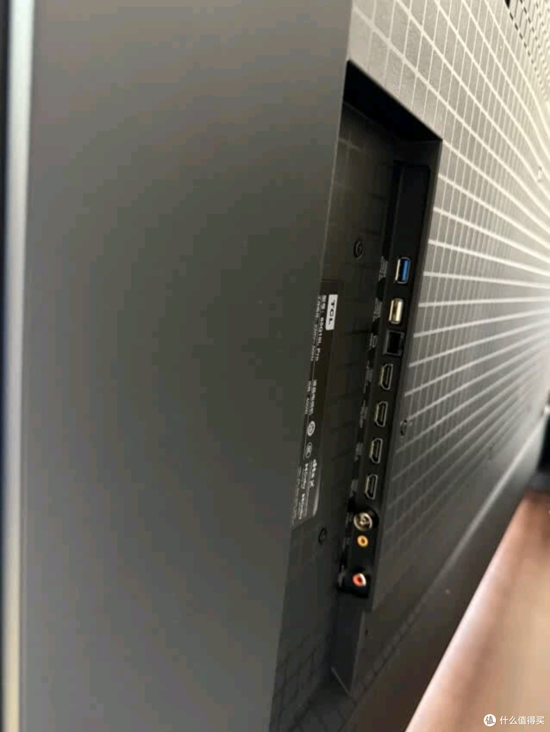 65英寸极景QD-Mini LED,蝶翼华曜屏绽放绚彩XDR