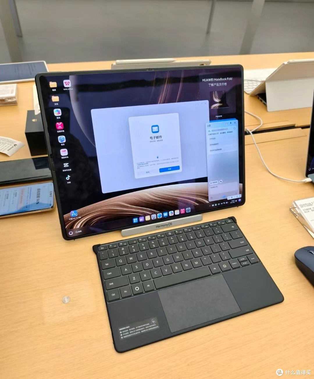 23999 元起的华为 MateBook Fold:是高端生产力,还是高端溢价?