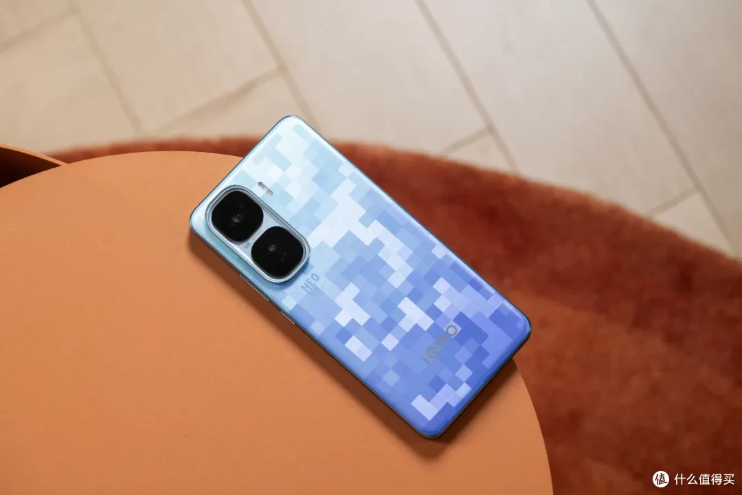 iQOO Neo10 Pro+测评:三杯齐聚怎么选?