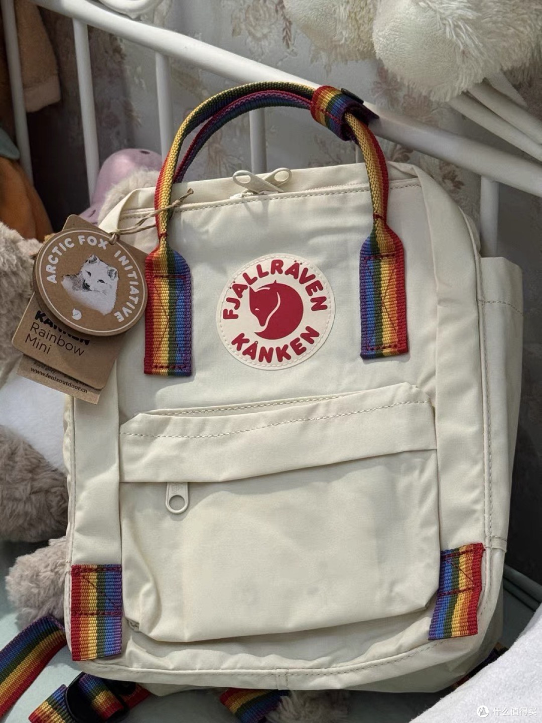 背上彩虹去冒险：Fjallraven Kanken彩虹包全维度测评。
